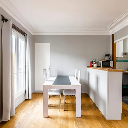 Luxurious 2 Bedroom Tour Eiffel Bourdonnais Free Netflix-3