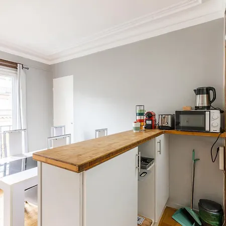 Luxurious 2 Bedroom Tour Eiffel Bourdonnais Free Netflix-2